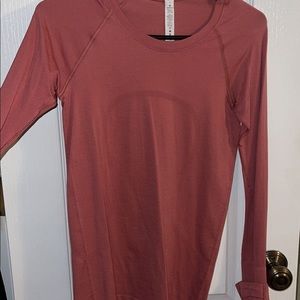 Lulu lemon size 4 swiftly